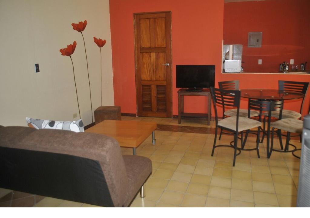 Casa Amarilla