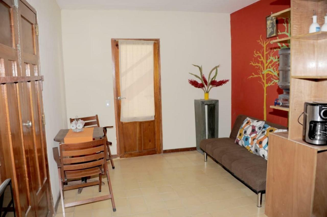Casa Amarilla *